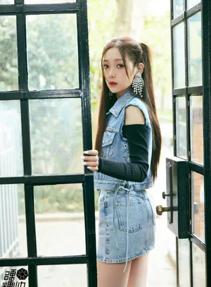 希林娜依·高双马尾性感甜酷写真图片_7