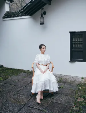 杨紫白裙优雅时尚写真图片_2