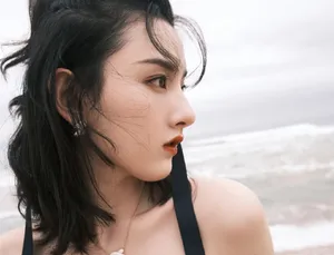宋祖儿海洋沙滩性感写真图片