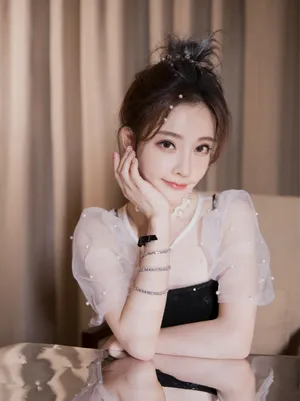 冯提莫粉裙性感甜美写真图片_1
