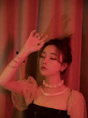 冯提莫粉裙性感甜美写真图片_3