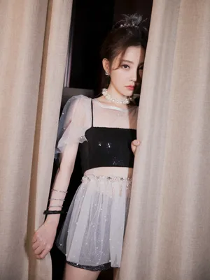 冯提莫粉裙性感甜美写真图片_8