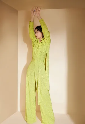 周笔畅豆绿色风格写真图片_2