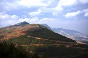 云南大山深处的红土地耕地_18