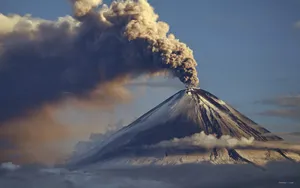 壮观的火山喷发桌面壁纸_9