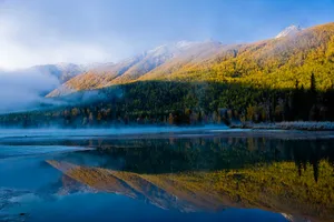 水气环绕的湖光山色_2
