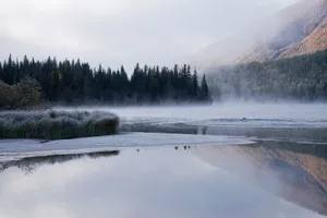 水气环绕的湖光山色_12