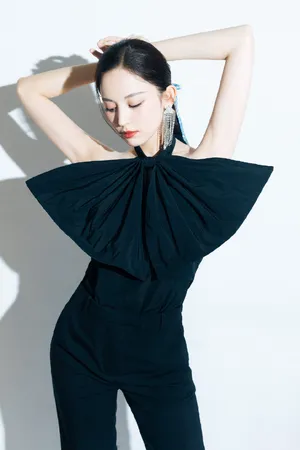 美女明星娜扎性感妩媚写真_4