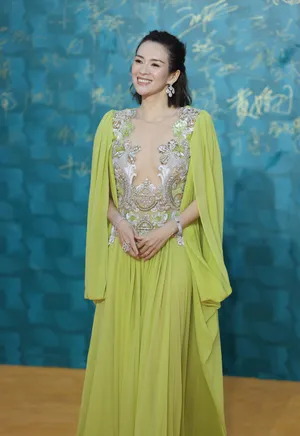 章子怡开胸长裙性感大气现场照图片_3