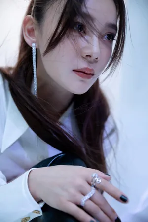 袁姗姗银色亮片裙性感写真图片_2