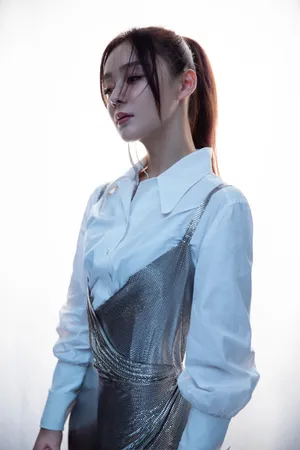 袁姗姗银色亮片裙性感写真图片_4