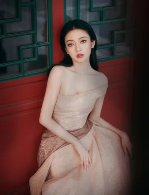 何瑞贤清凉抹胸裙性感写真图片_1