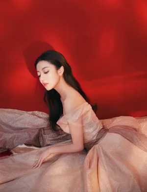 何瑞贤清凉抹胸裙性感写真图片_5