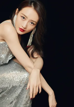 王鸥开叉裙摇曳生姿性感撩人写真图片_4