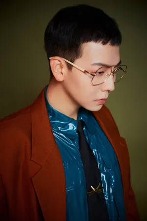 胡夏复古西装个性时尚写真图片_6