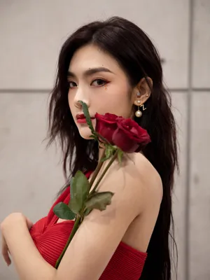 曾可妮美艳红裙性感写真图片_3