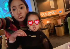 张子萱与女儿幸福日常可爱美照图片_2