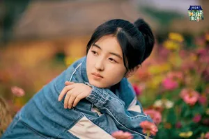 张子枫妩媚优雅写真_8