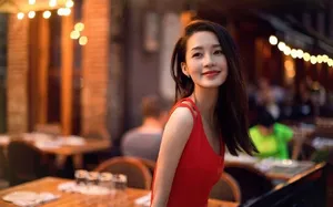 性感美女明星李沁街头时尚写真_2