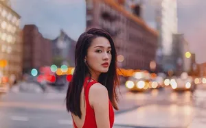 性感美女明星李沁街头时尚写真_3