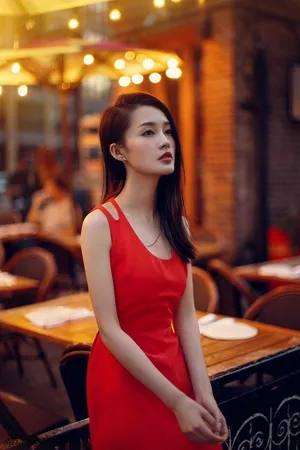 性感美女明星李沁街头时尚写真_5