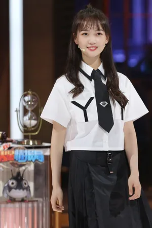 秦牛正威清秀灵动少女写真图片