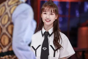 秦牛正威清秀灵动少女写真图片