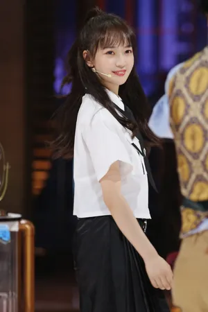 秦牛正威清秀灵动少女写真图片_3
