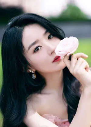 性感美女明星赵丽颖妩媚优雅写真