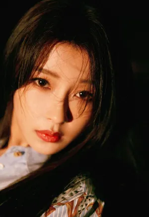 孙怡《影子里的女孩》MV写真图片