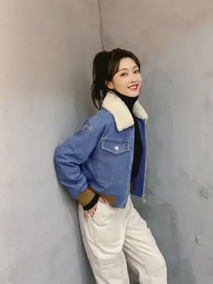 宣璐牛仔夹克练舞室写真图片