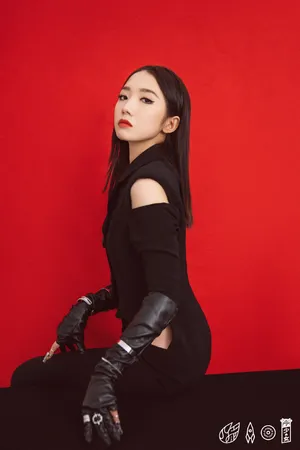 性感美女孟美岐优雅妩媚写真