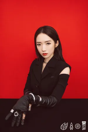 性感美女孟美岐优雅妩媚写真_2