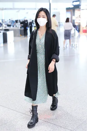 性感美女明星谭松韵戴口罩优雅写真_7