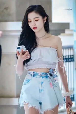 性感美女吴宣仪裹胸优雅妩媚写真_7