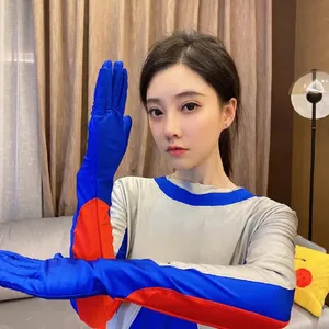冯提莫大胆COS奥特曼写真