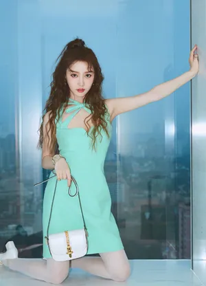 性感美女姜贞羽妩媚优雅写真