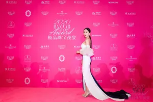 娄艺潇开叉礼服性感妩媚写真_5