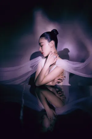 阚清子白色纱裙灵动仙气性感写真图片_8