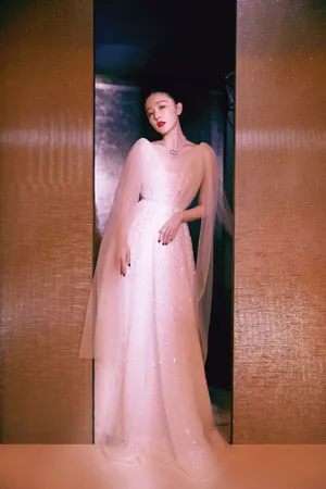 阚清子白色纱裙灵动仙气性感写真图片_10
