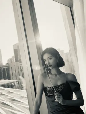 THE9许佳琪红裙大长腿美艳性感写真图片_2