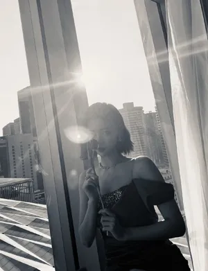 THE9许佳琪红裙大长腿美艳性感写真图片_3