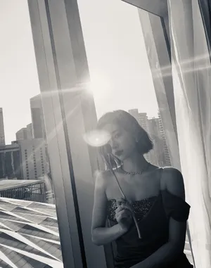 THE9许佳琪红裙大长腿美艳性感写真图片_4