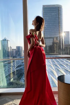 THE9许佳琪红裙大长腿美艳性感写真图片_6