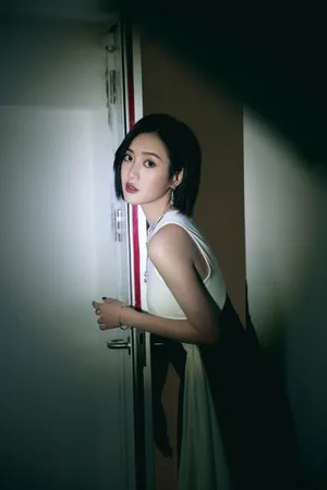 王梓薇高开叉礼服性感2020芭莎珠宝活动照图片_2