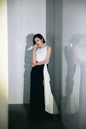 王梓薇高开叉礼服性感2020芭莎珠宝活动照图片_4