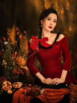 张萌红裙长辫复古性感写真图片