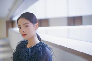 薇薇安流苏黑裙性感写真图片_4