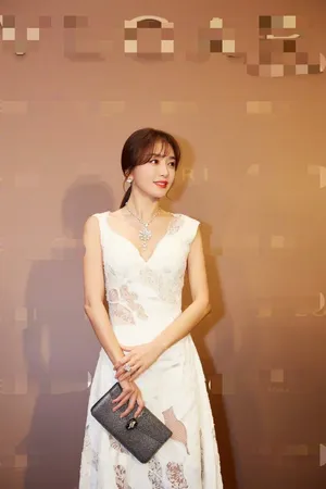性感美女秦岚妩媚优雅写真_2