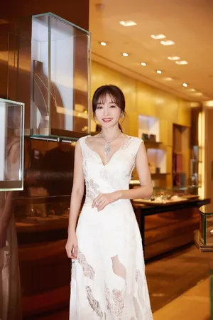 性感美女秦岚妩媚优雅写真_3
